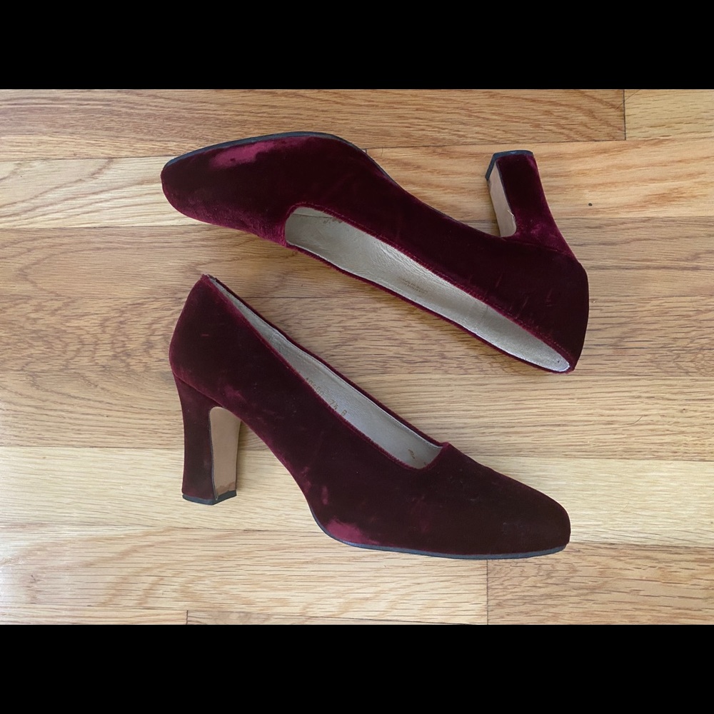 Valerie Stevens-Vintage burgundy velvet heels